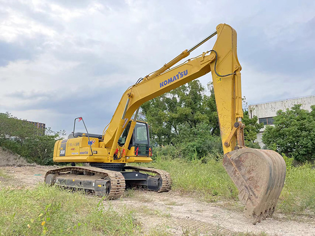 What are the classification methods for excavator models?